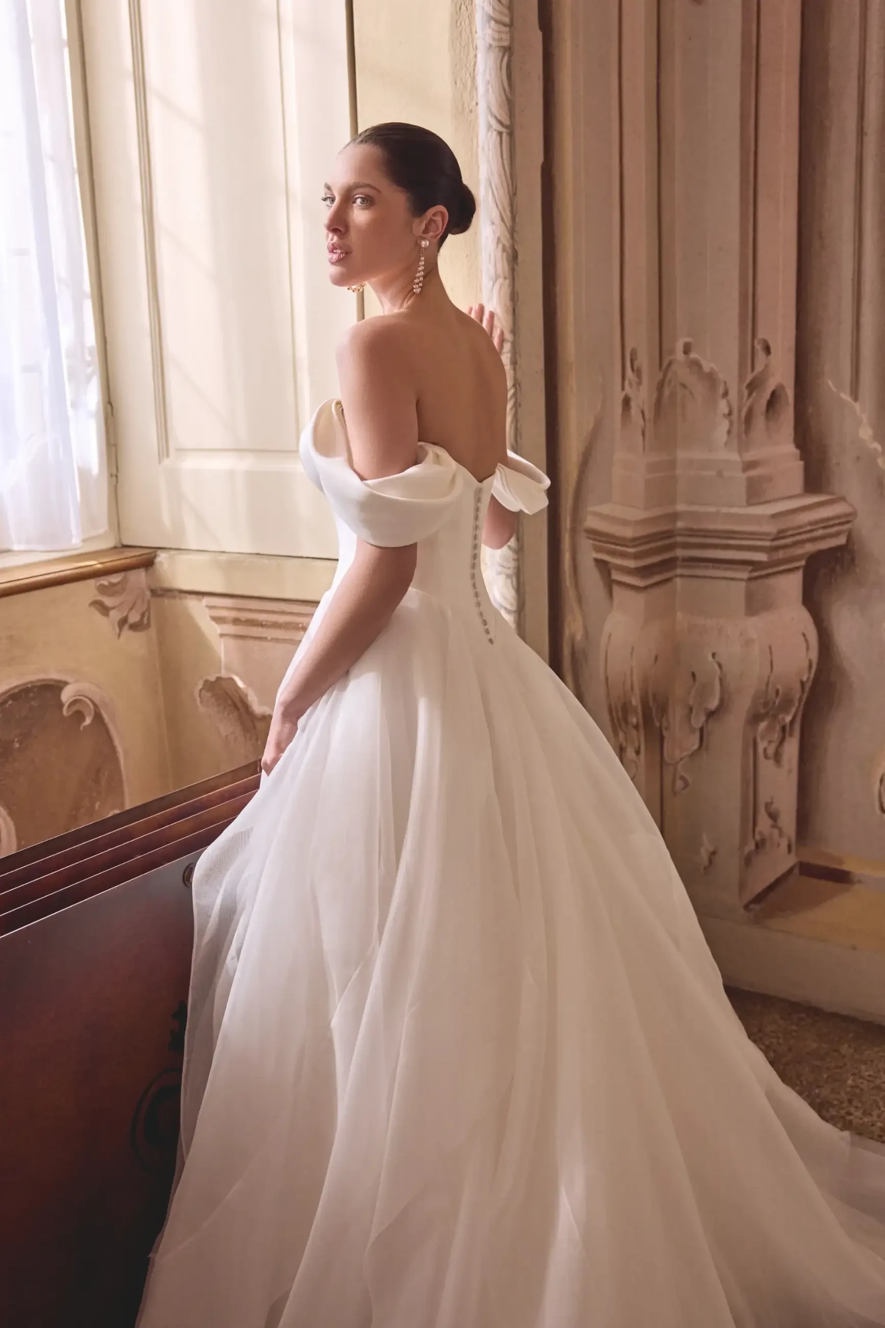 How to Choose Your Perfect Wedding Dress: A Bride’s Complete Guide Image